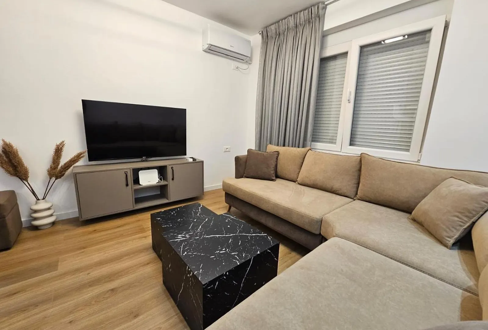 Elois Luxury Apartment Tirana 0*,  Albania